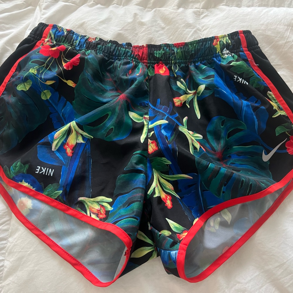 NIKE TEMPO SHORTS